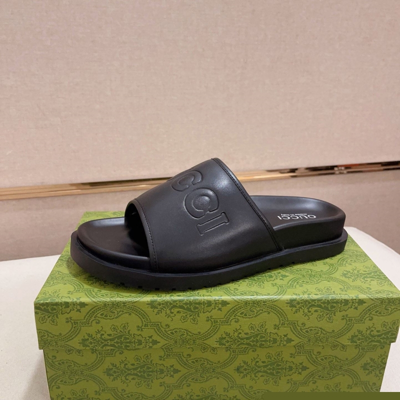 G*u*i slippers